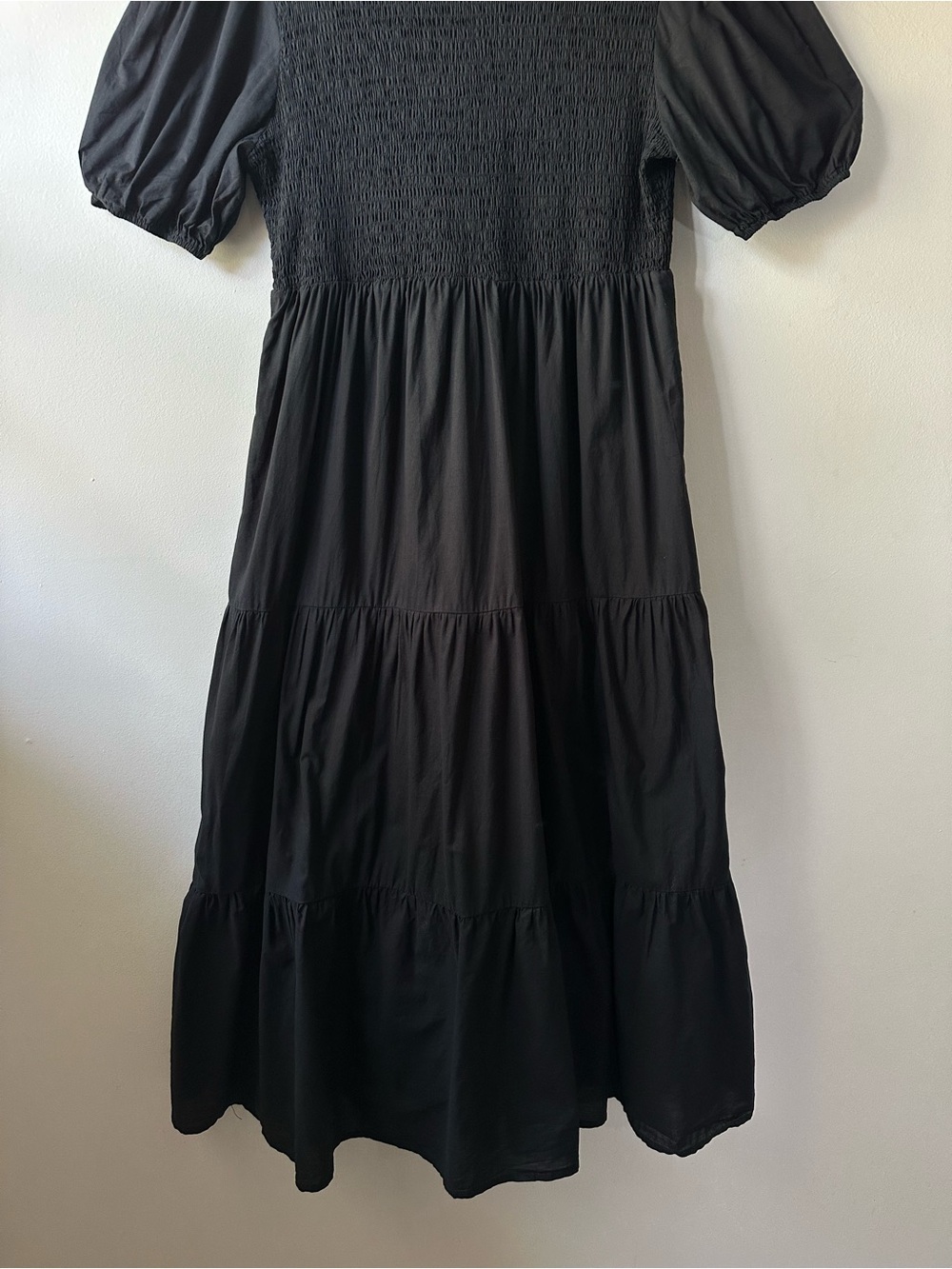 Petal & Pup Naura Black Shirred Tiered Midi Dress Smocked Puff-Sleeve Size 8 - Picture 3 of 10